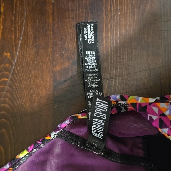 Victoria Secret Sport Geometric Sports Bra - Picture 3 of 3